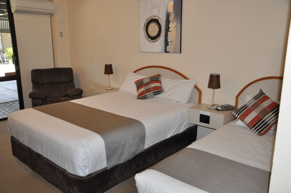 LONGREACH MOTOR INN 6/38