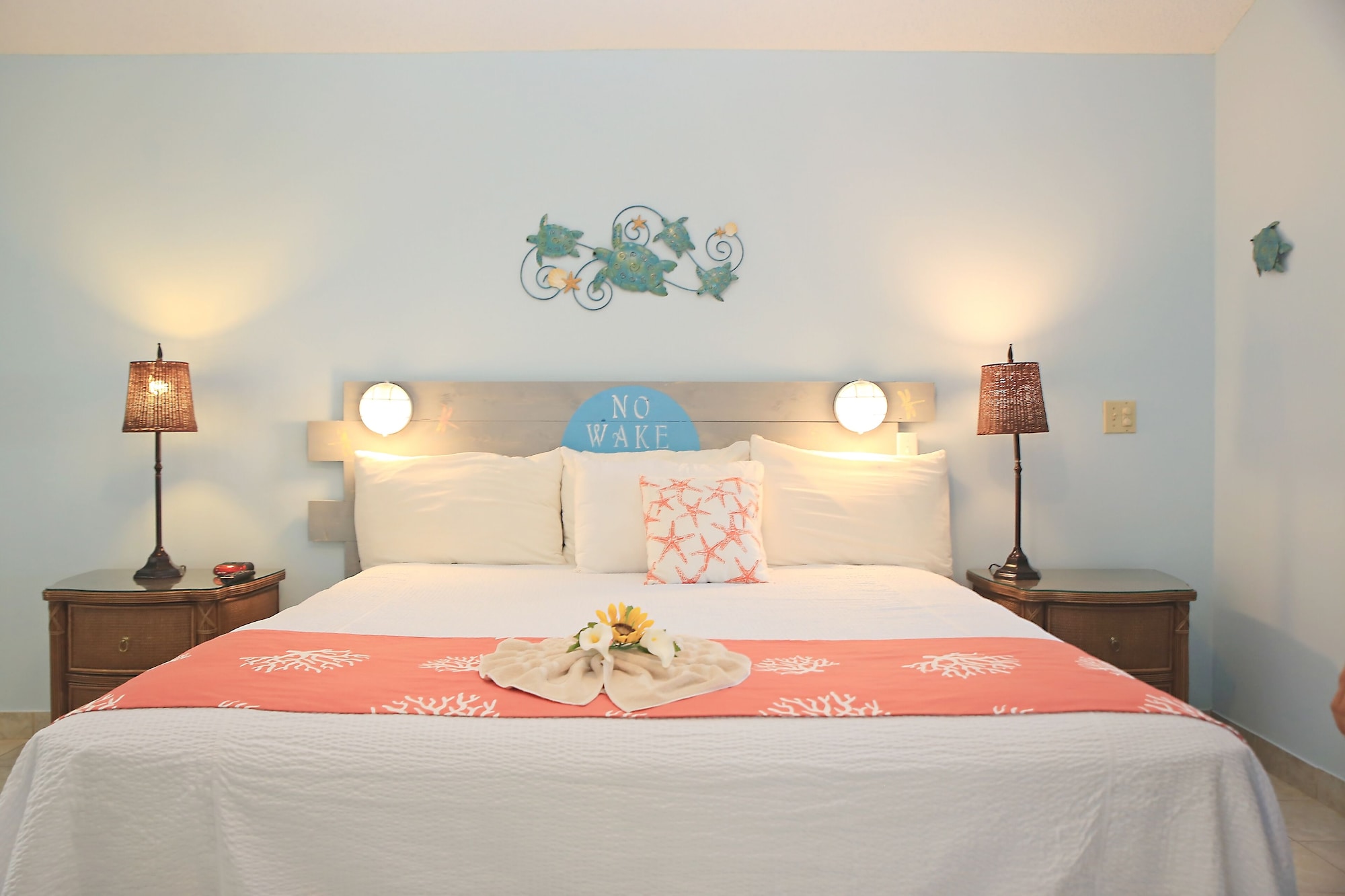 2 Bedrooms, Deluxe, Villa, 2 King Beds, Beach Side, Partial Ocean View, Sofa