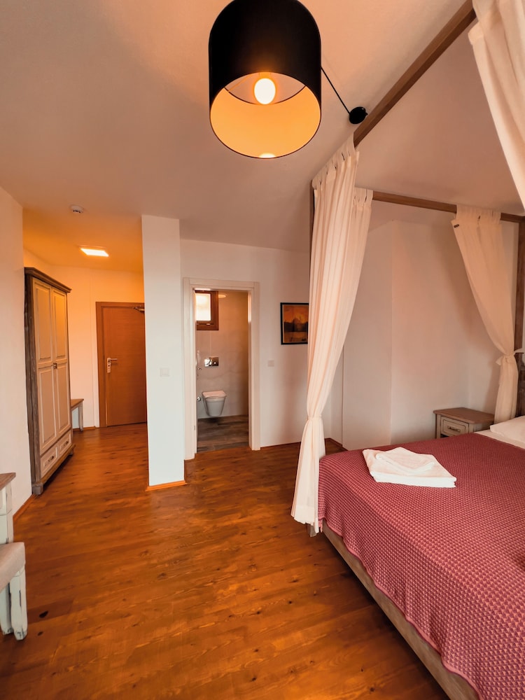 Alice Tatil Evi 5/30