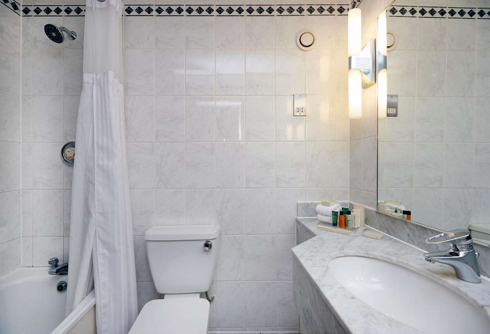 Hilton London Watford 8/54