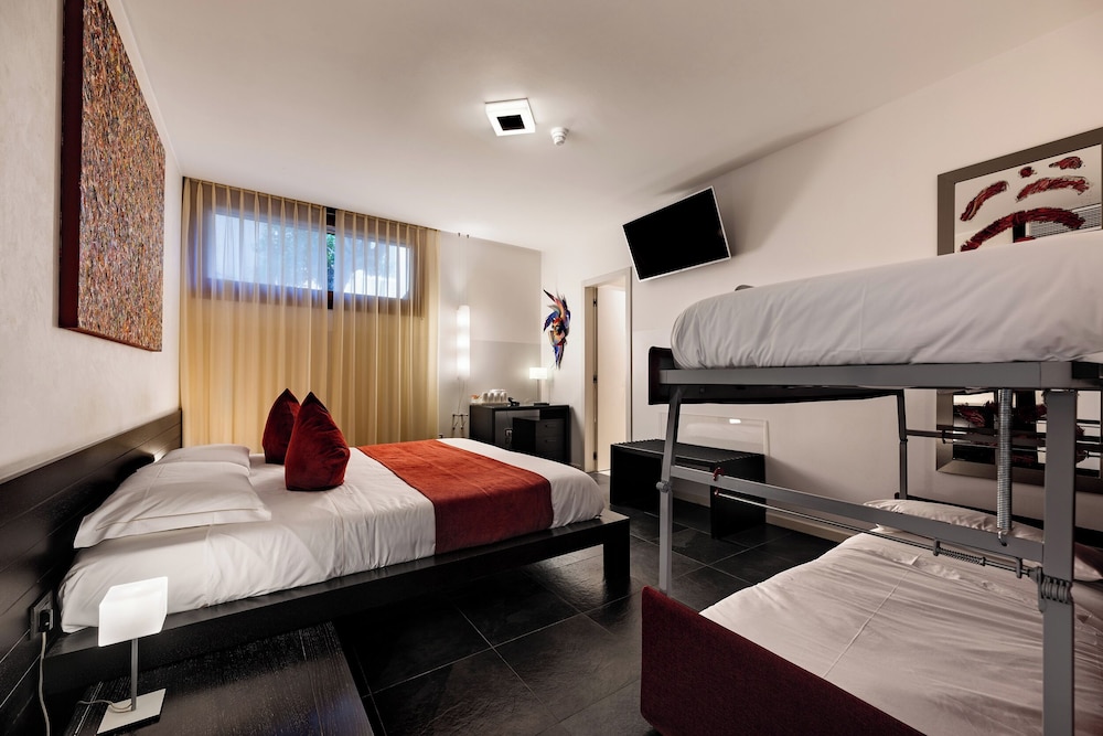 Comfort, Triple, 1 Double and 1 Single Bed
