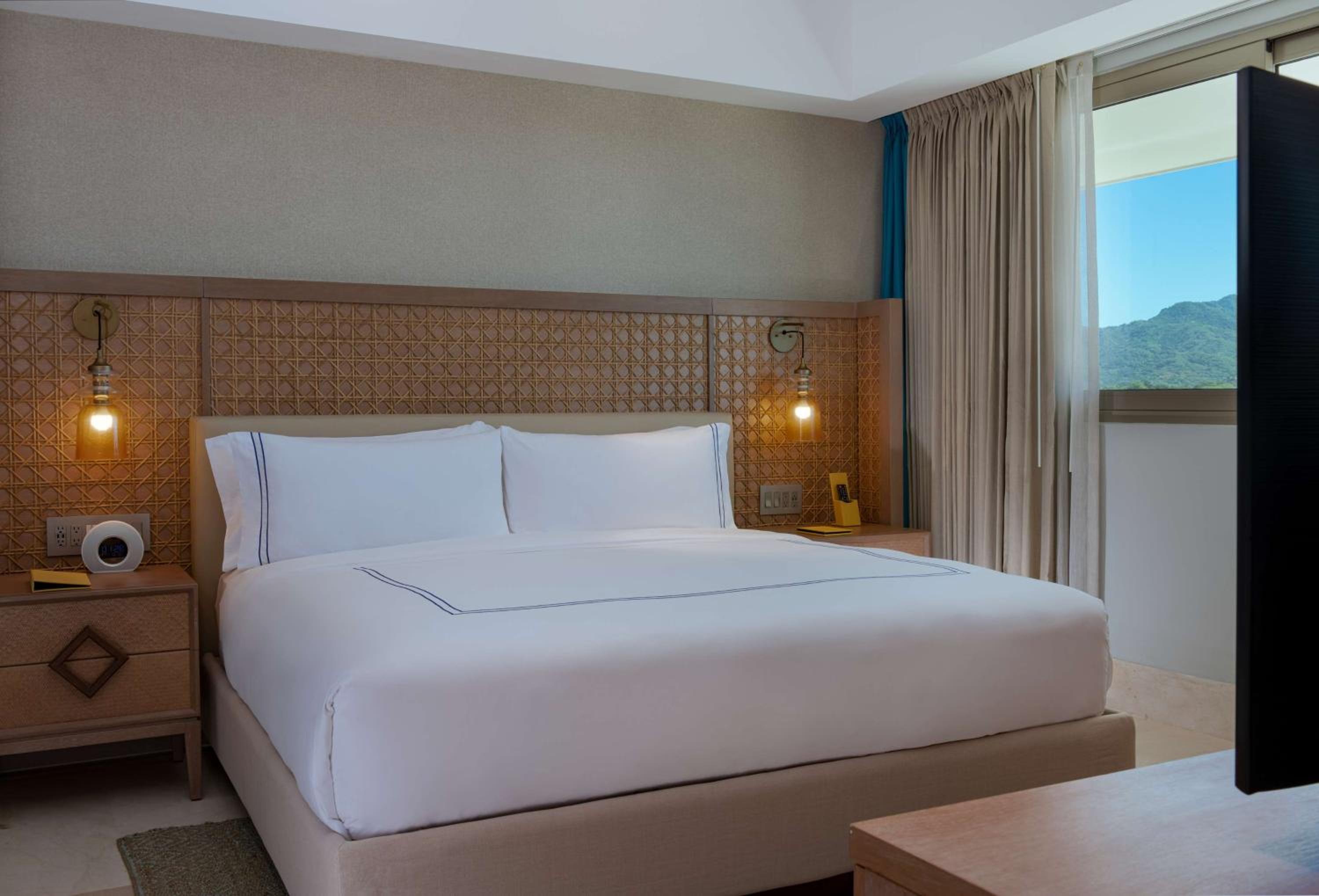 2 Bedrooms, Residence, Partial Ocean View