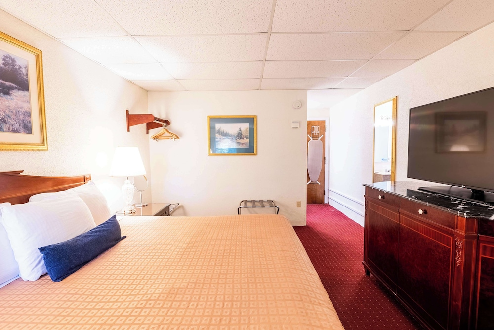Fireside Inn And Suites 30/64