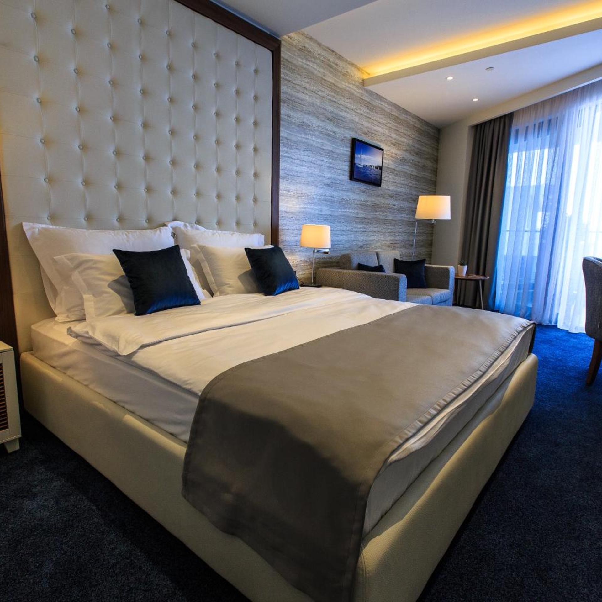 غرفة ديلوكس بسرير مزدوج بإطلالة على البحر بشرفة