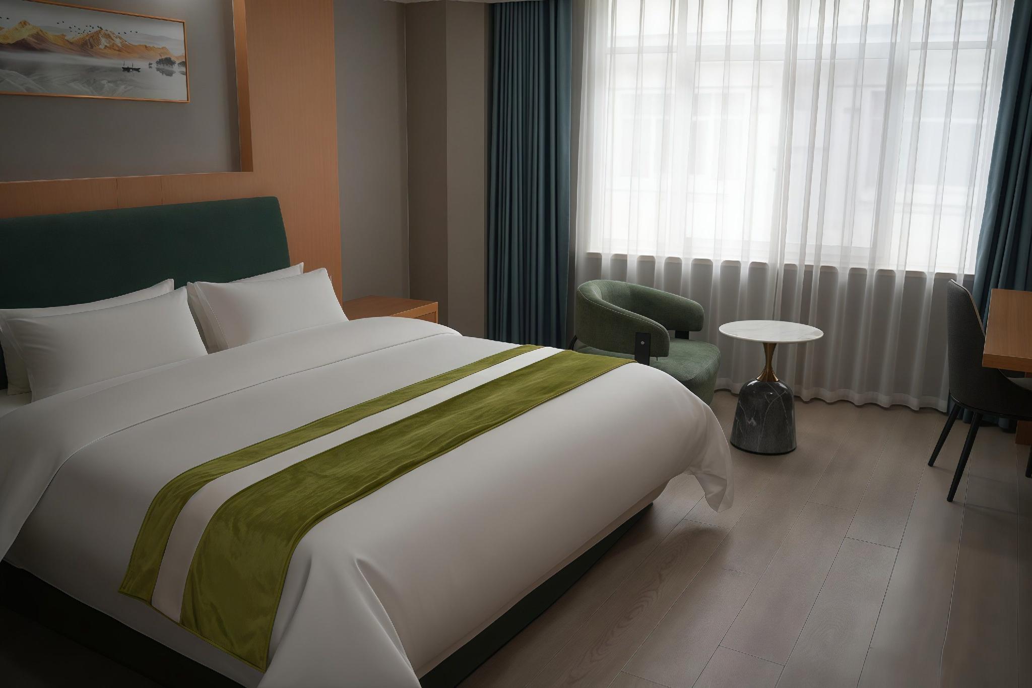 ROOM, DOUBLE BED