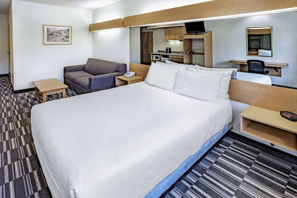 Microtel Inn & Suites by Wyndham Plattsburgh 11/41