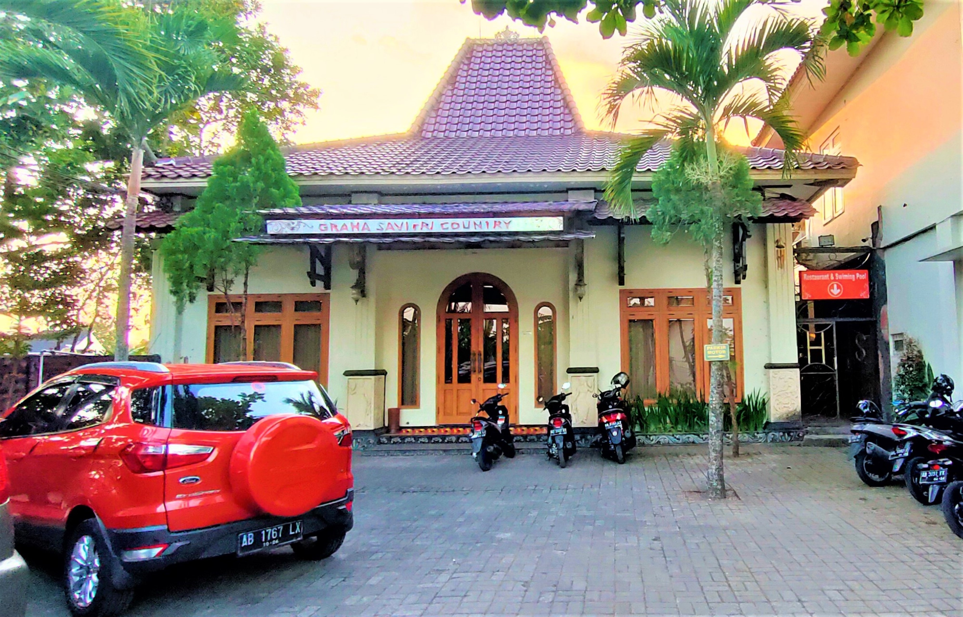 Hotel Savitri Country by ZUZU 34/38