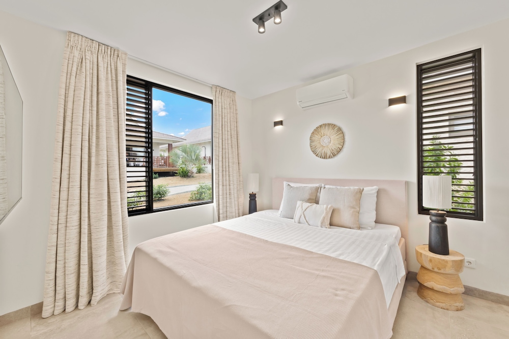 Deluxe, Villa, 1 Single and 2 Queen Beds