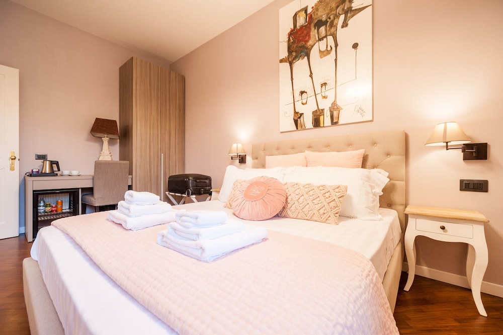 STANDARD, QUEEN BED, COURTYARD VIEW