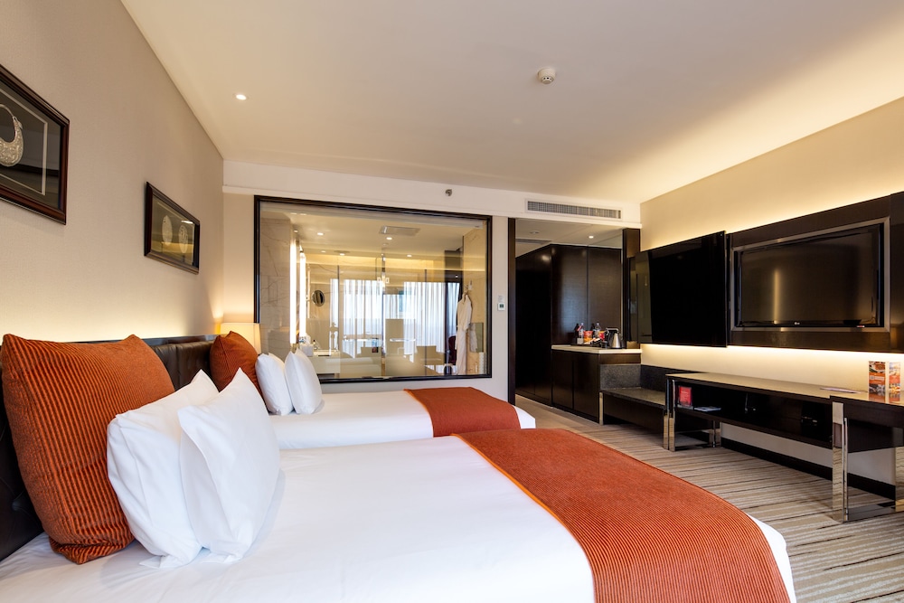 DELUXE, TWIN BEDS