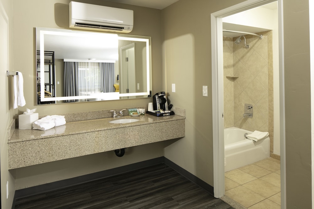 Waypoint Hotel 60/62