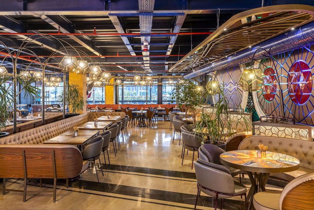 Crowne Plaza Istanbul Tuzla Viaport Marina 65/82