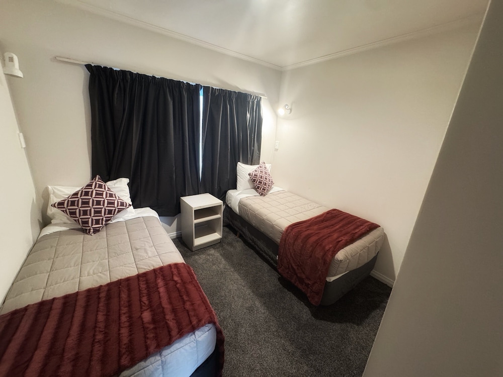 Settlers Motor Lodge 22/43