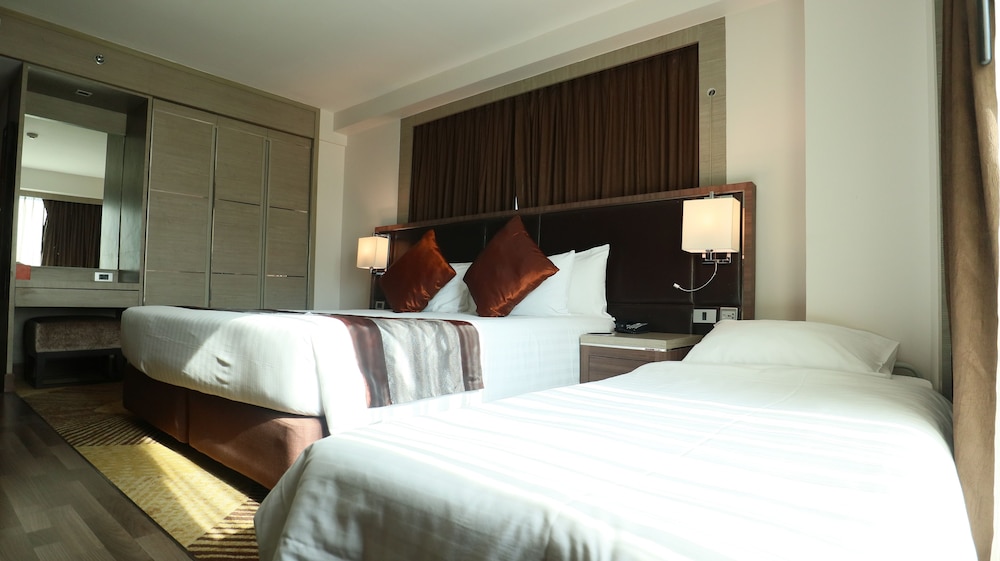 Ramada by Wyndham Bangkok Sukhumvit 11 19/83