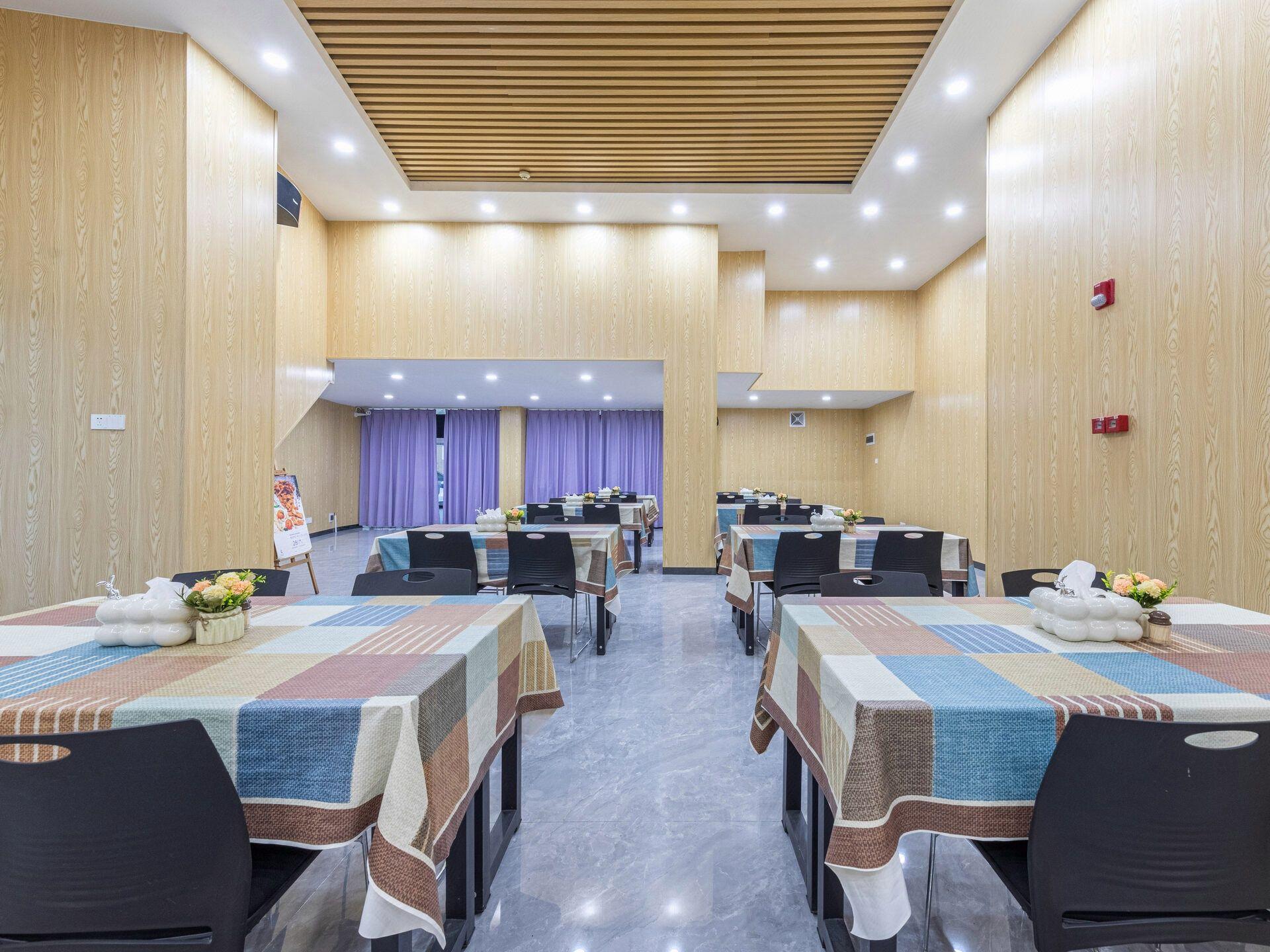 Lavande Hotel (Foshan Kuiqi Road Metro Station) 42/51