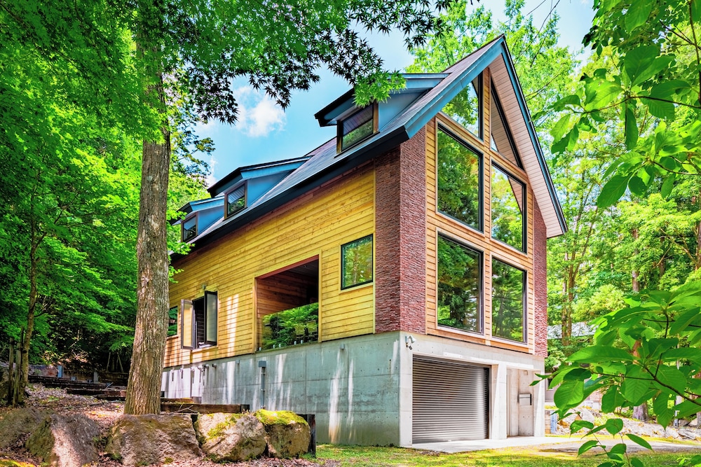Phoenix Chalets 4/50