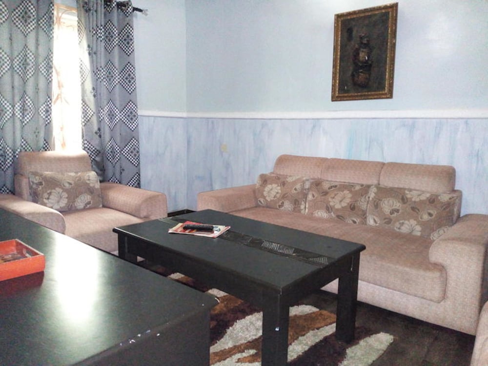 First Laurel Hotel & Suites 15/19