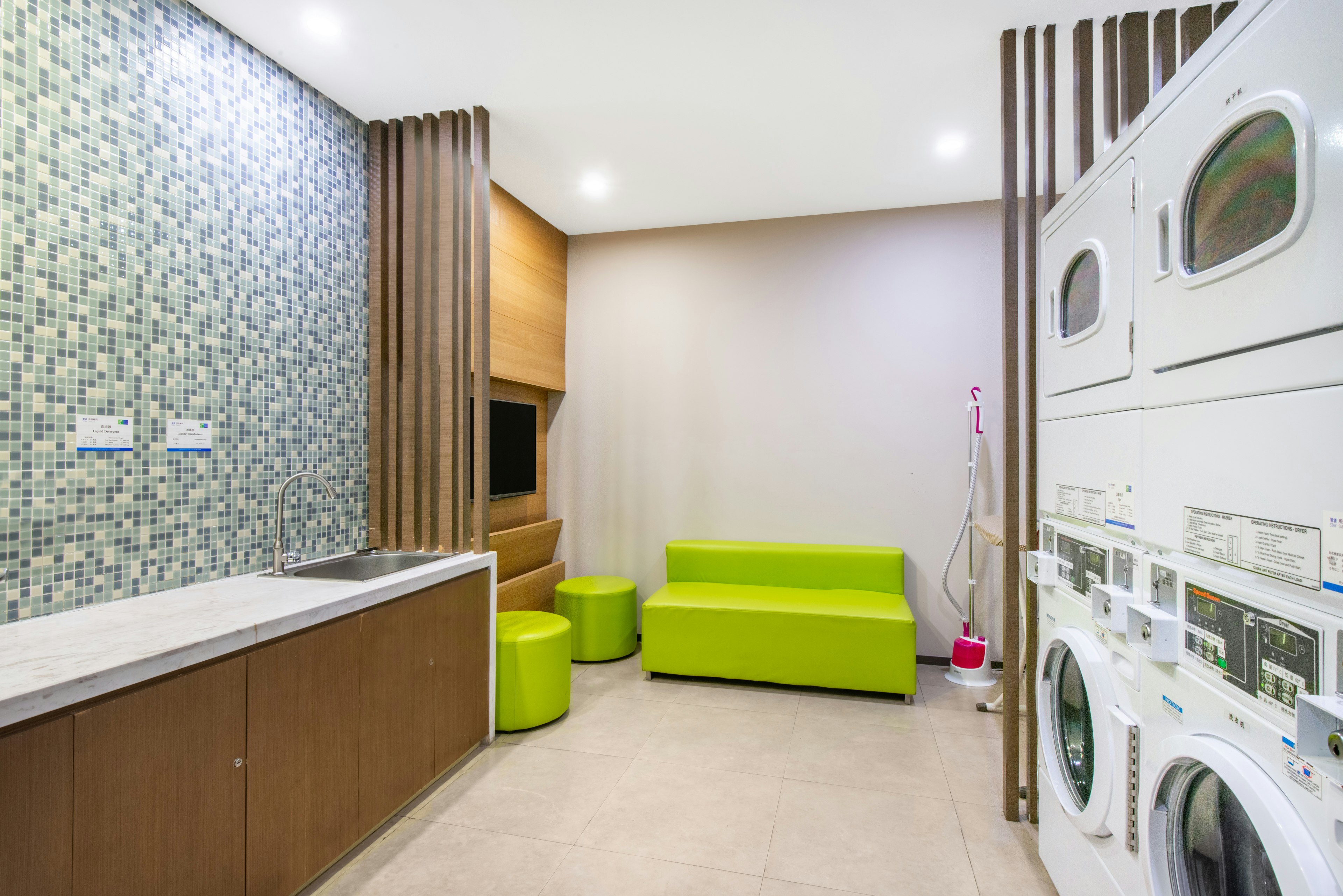 Holiday Inn Express Hangzhou Huanglong 34/50