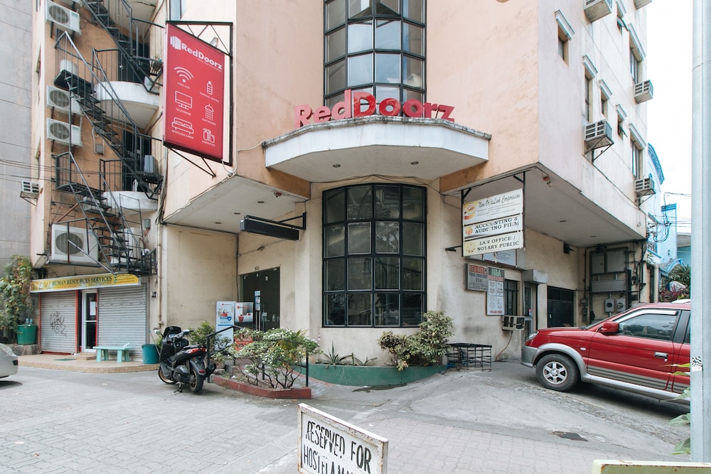 Reddoorz Near Quirino Station 41/45