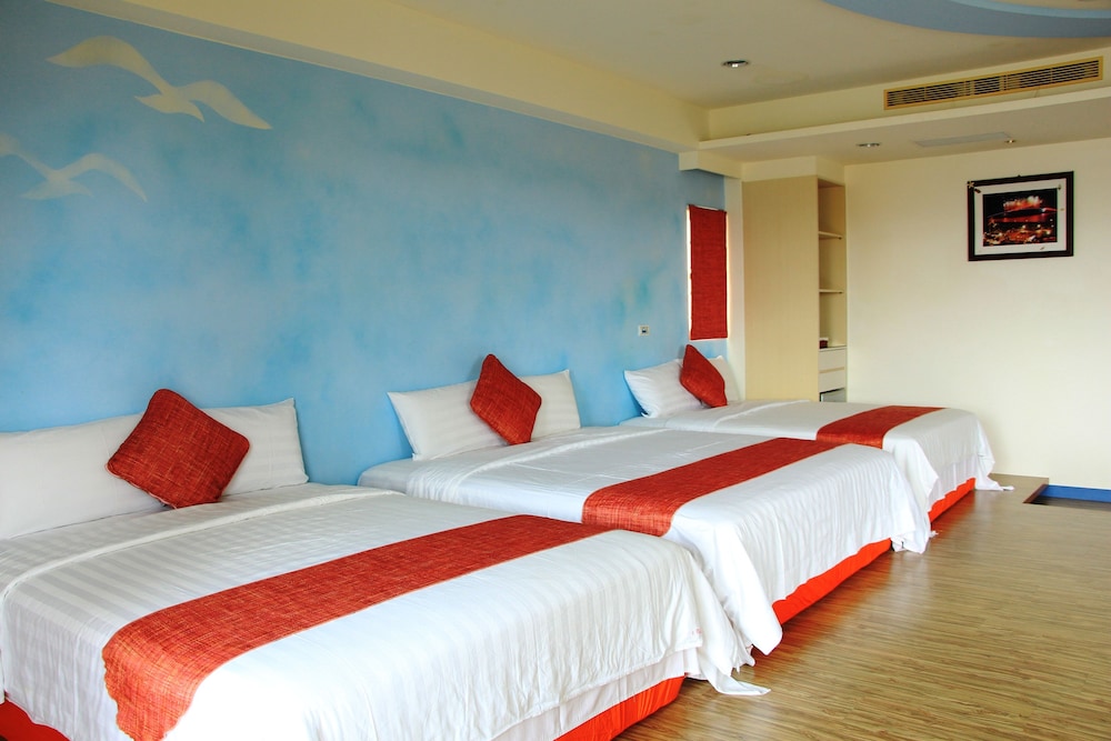 SIGNATURE, MULTIPLE BEDS, PARTIAL OCEAN VIEW