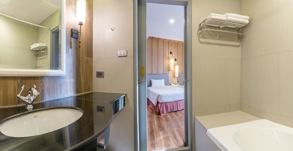 Royal Rattanakosin Hotel 58/63