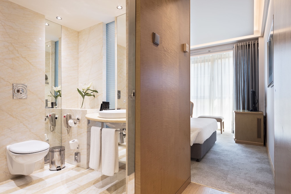 Melia Athens 30/73