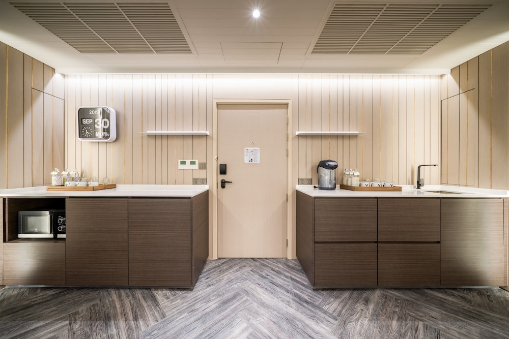 Triple Y Hotel 4/50
