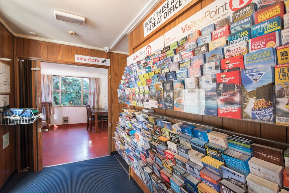 The Flaming Kiwi Backpackers 25/74