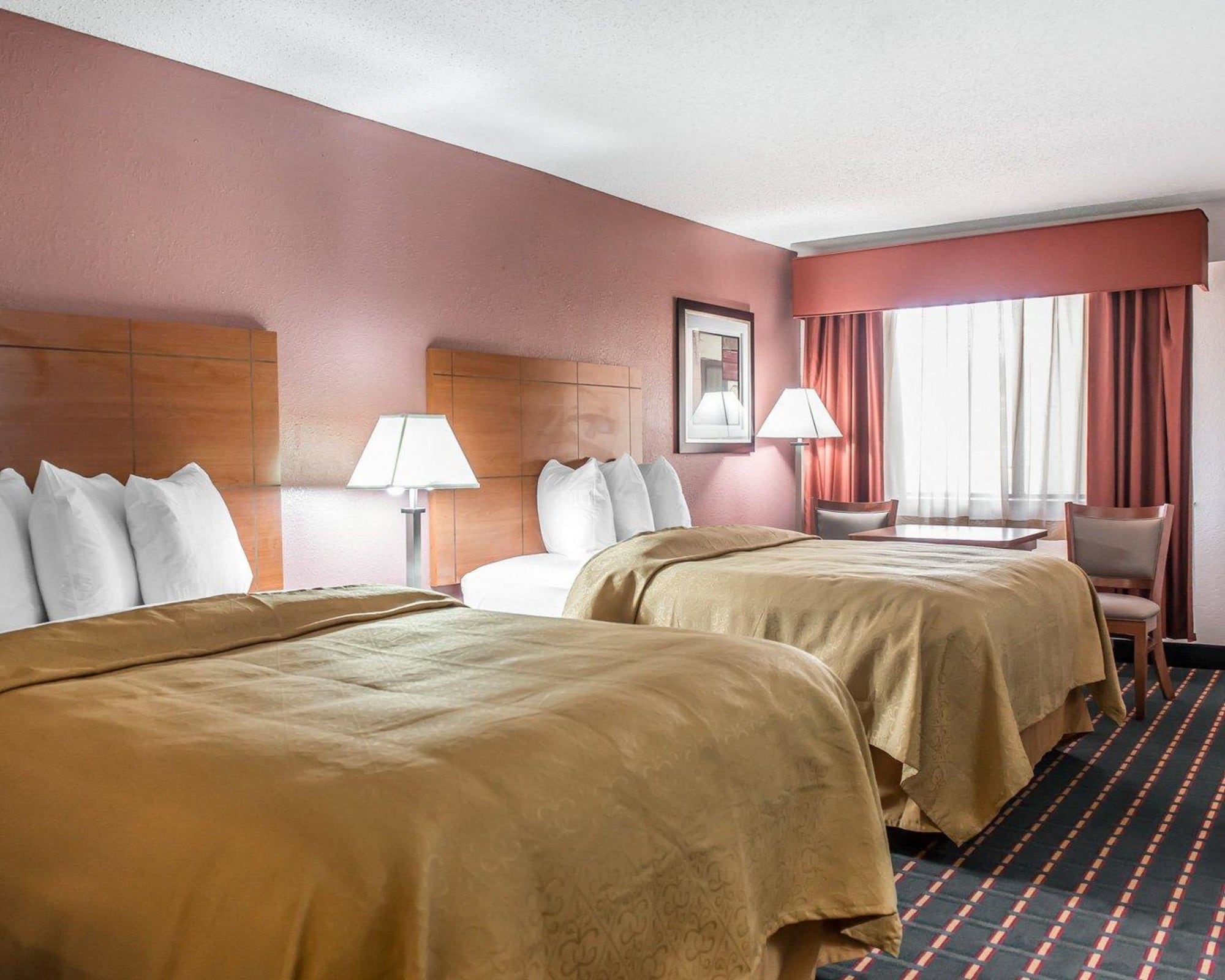 غرفة قياسية بسريرين مزدوجين، Quality Inn Marianna 2/4