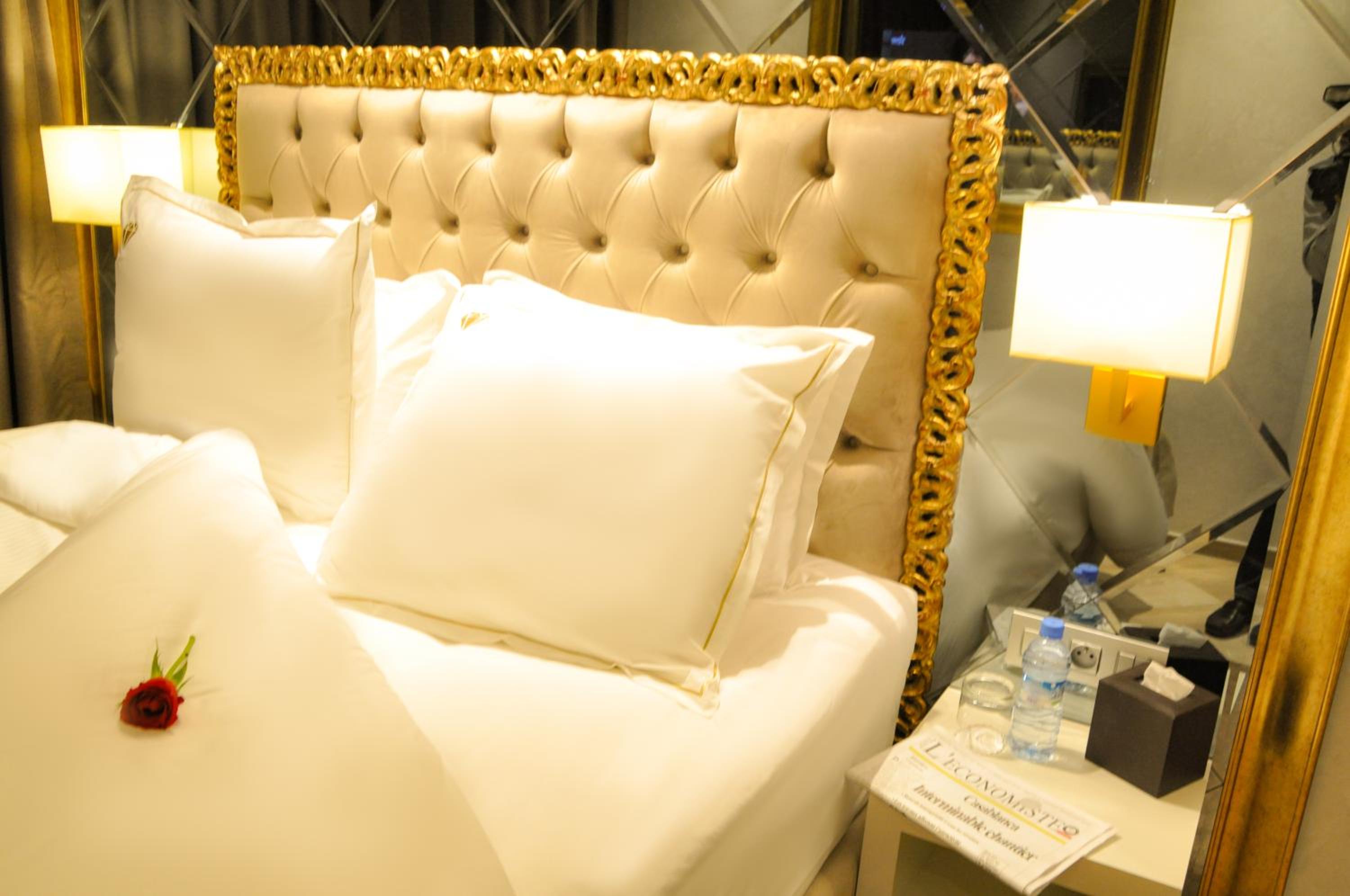 جناح جونيور كلاسيكي بسرير كينج وسرير كوين مع أريكة، Suite Hotel Casa Diamond 8/14