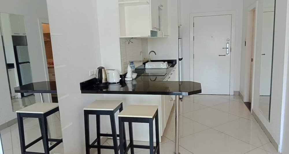 Vtsix Condo Rentals at View Talay 6 Pattaya 49/71