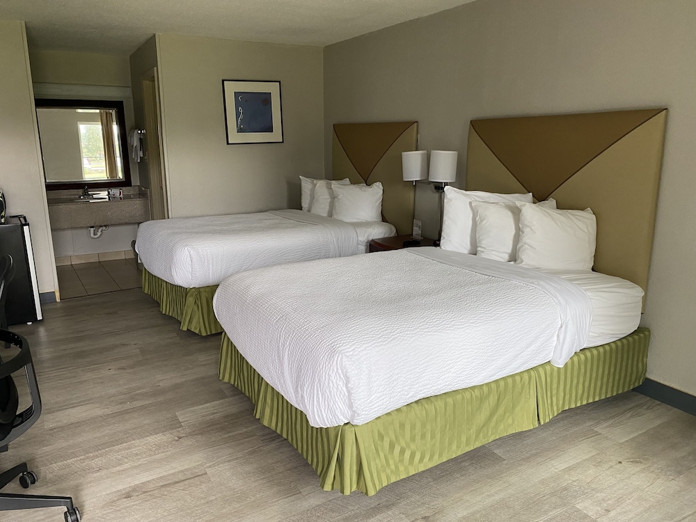 Days Inn By Wyndham Brunswick/St. Simons Area 10/19