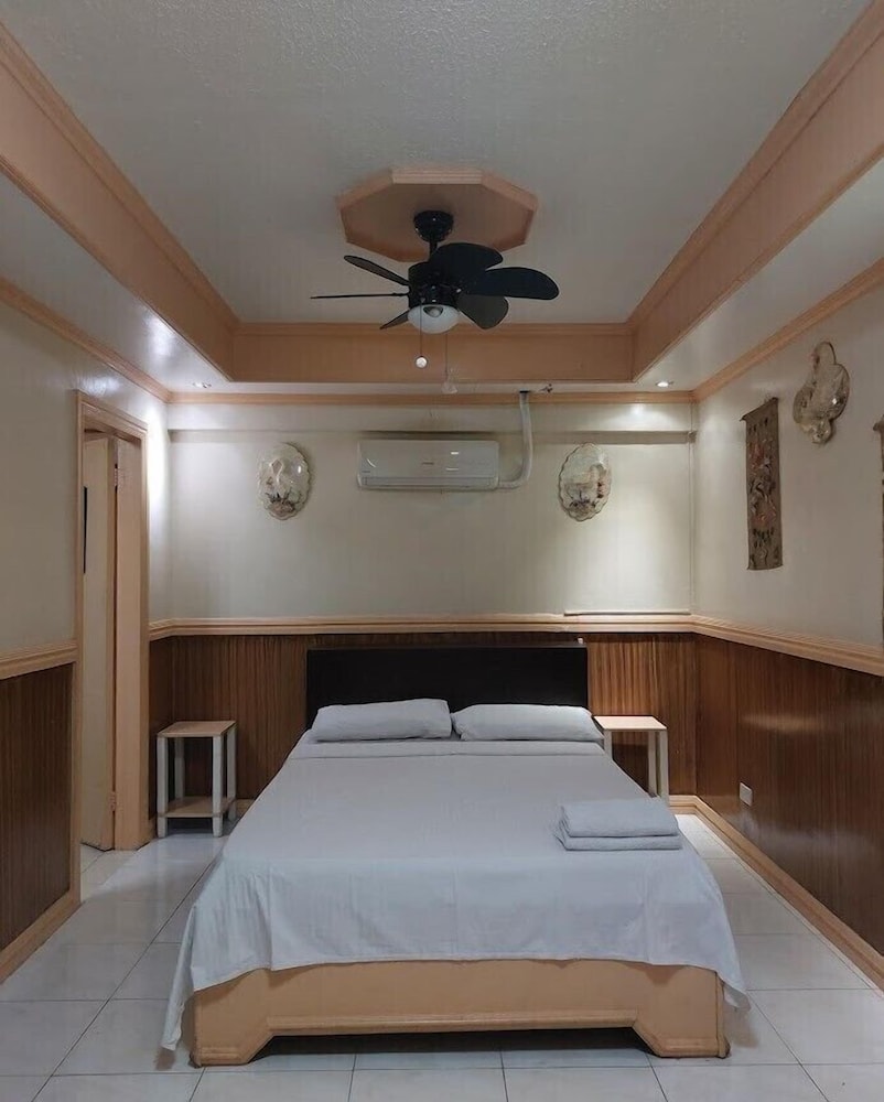 ECONOMY, QUEEN BED