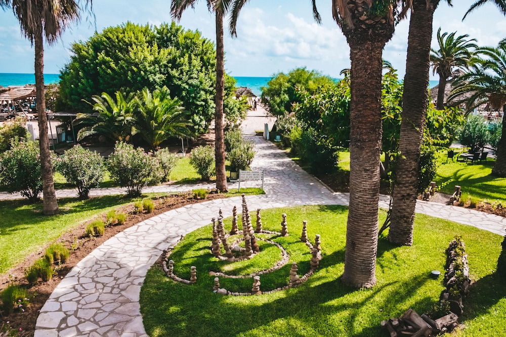 THE ORANGERS BEACH RESORT AND BUNGALOWS 34/43