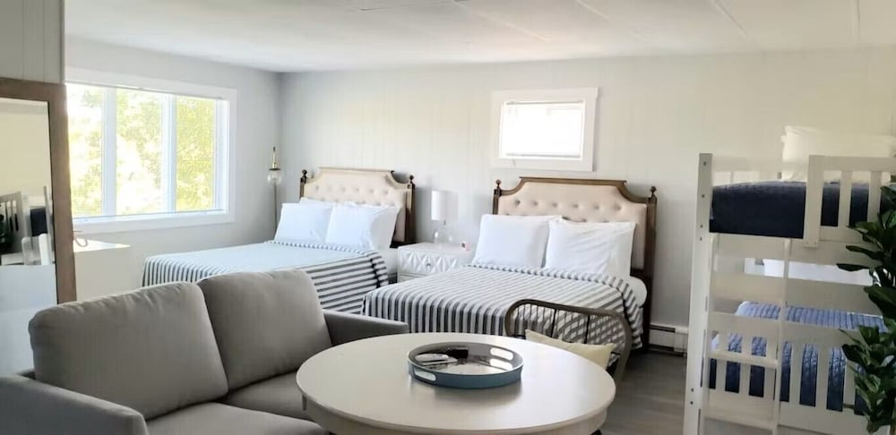 Coastal Inn 19/36