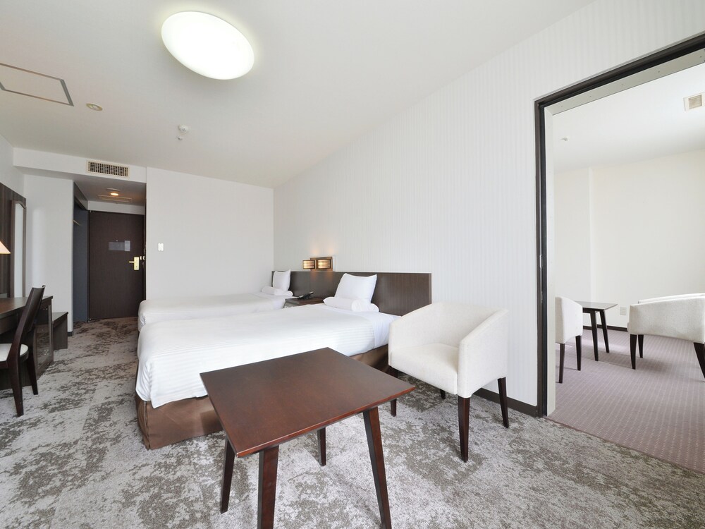 Renovated, Connecting, 4 Beds, Twin Beds 4/5