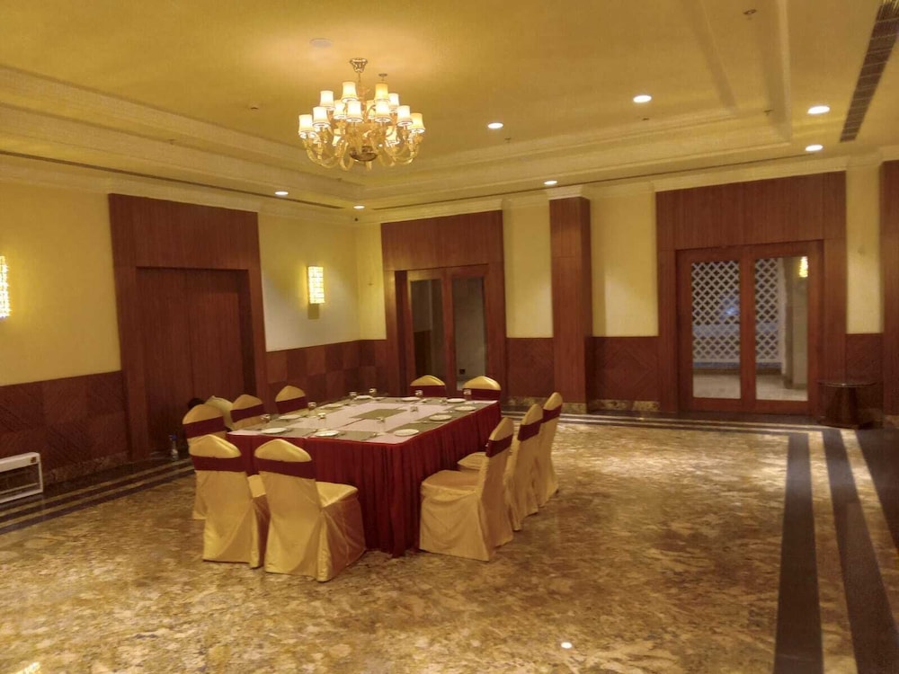 Hotel Pahadi 10/25