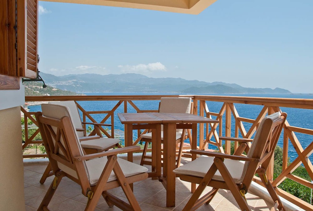 Lycia Hotel 58/65