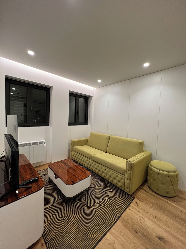 Metier Boutique Hotel 64/76
