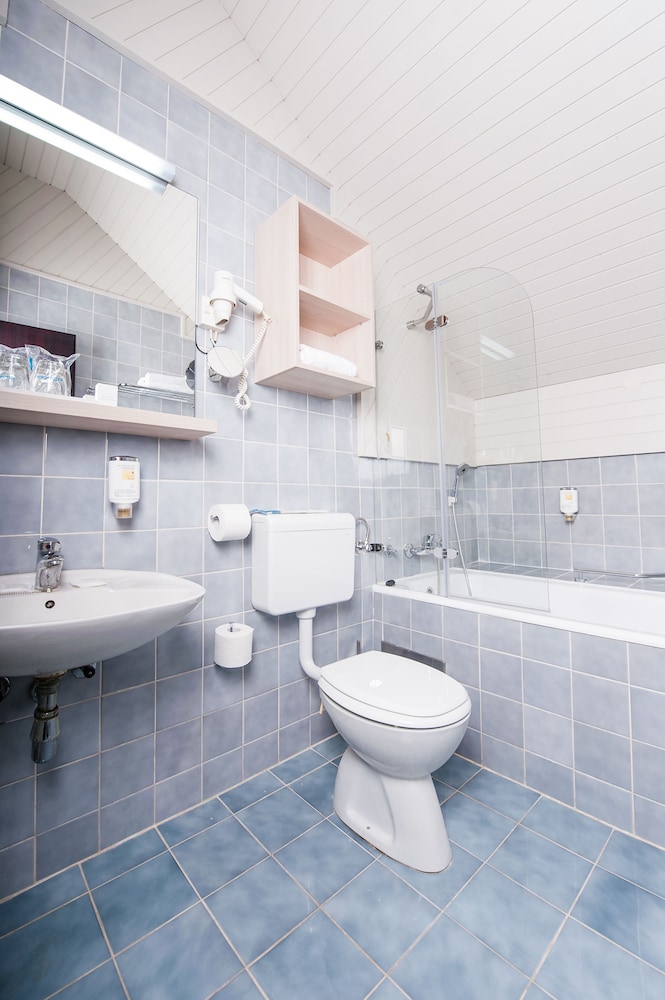 Hotel Zagreb - Health & Beauty 14/76