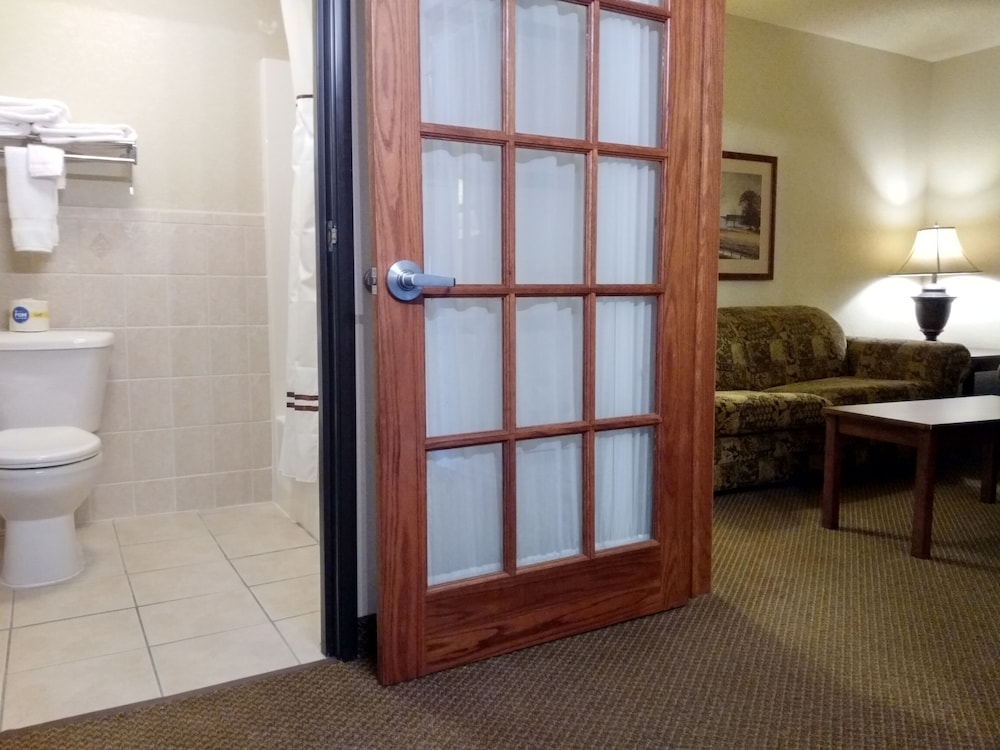 GrandStay Hotel & Suites - Madelia 55/58