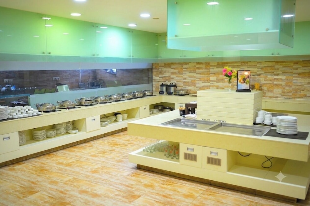 Ambar Sarovar Portico 11/48