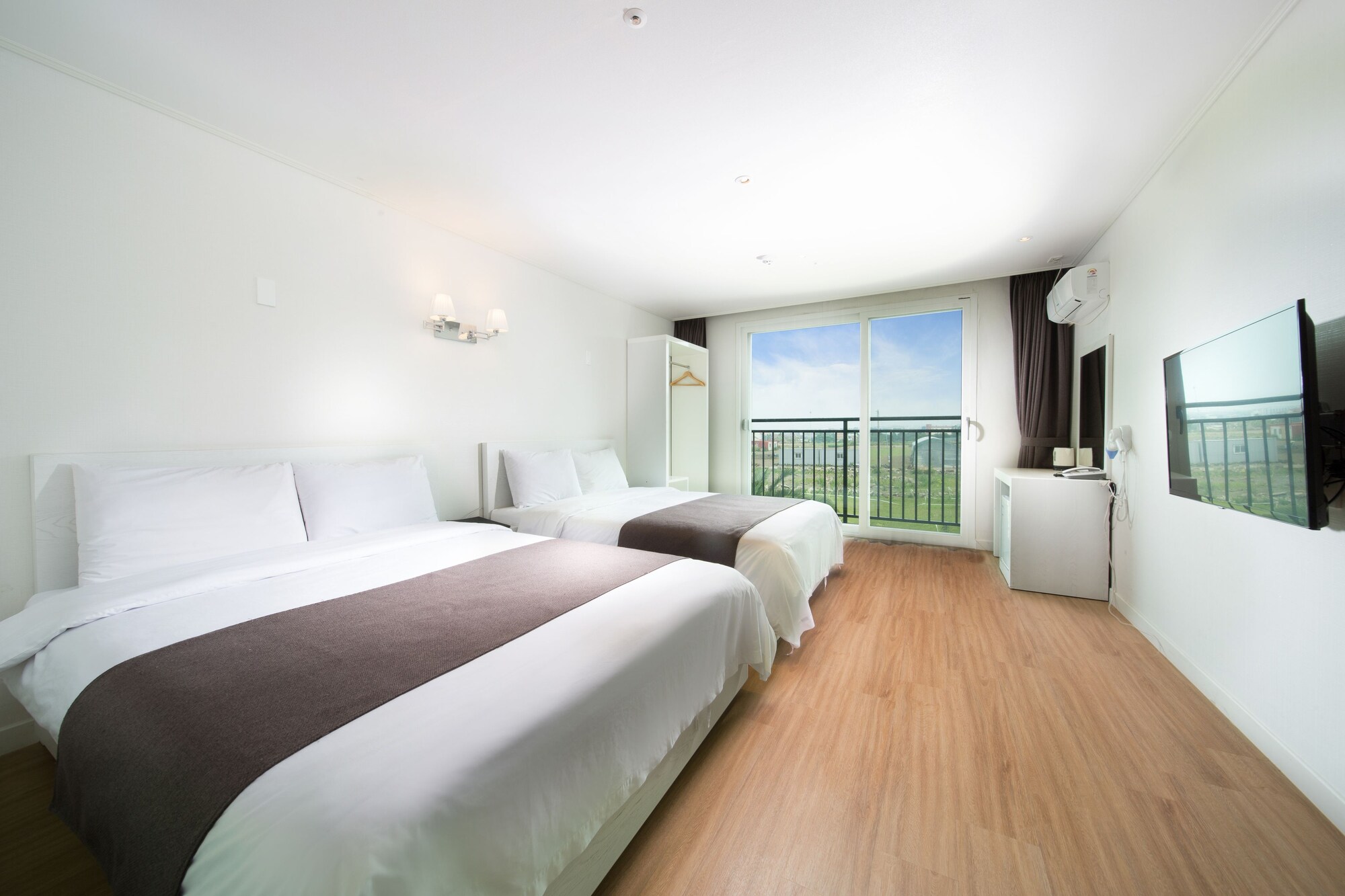 DELUXE, TWIN BEDS