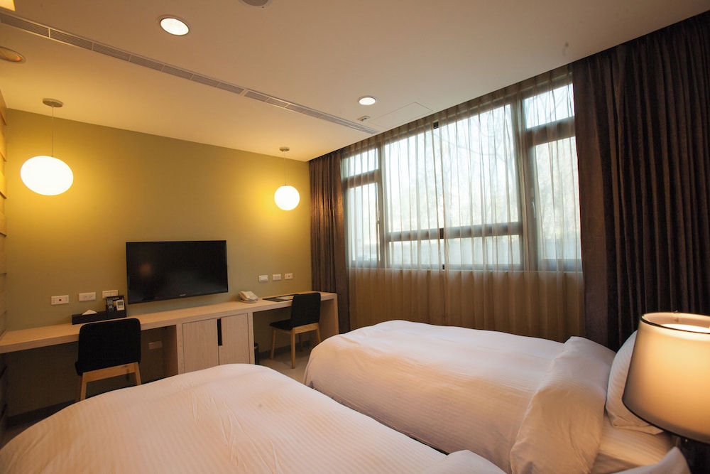 823-Tourist Hotel 39/64