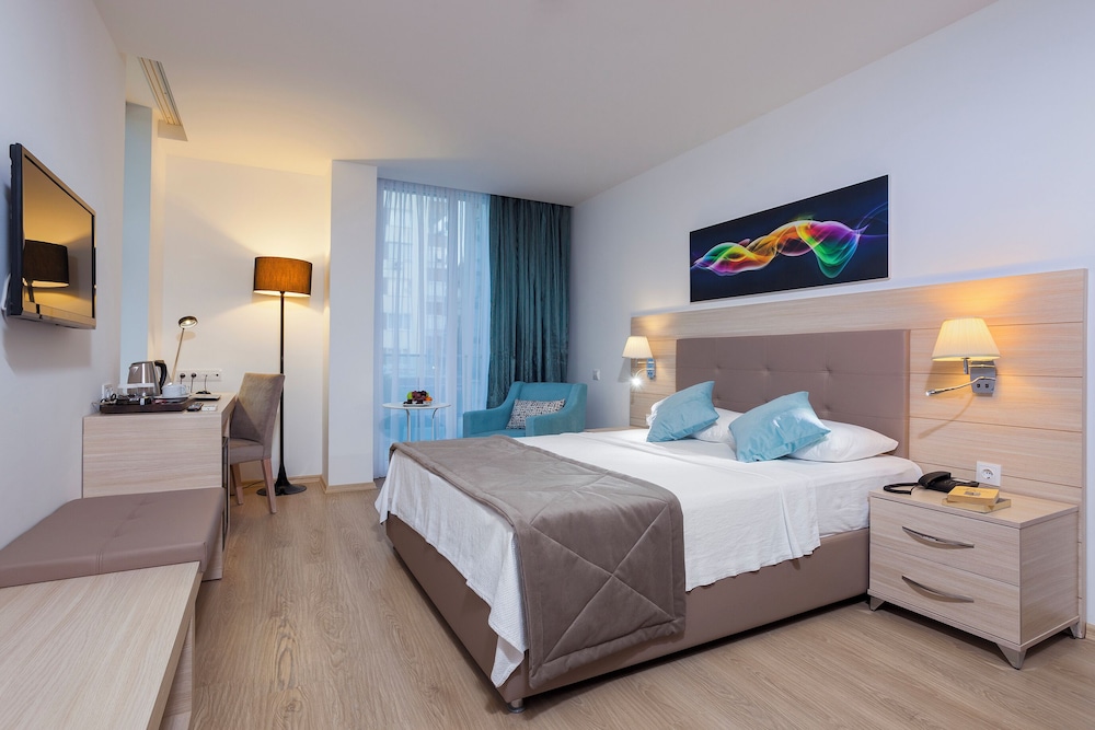 The Room Hotel & Apartments 30/63