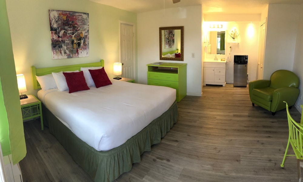 Inn at Palm Springs 22/69