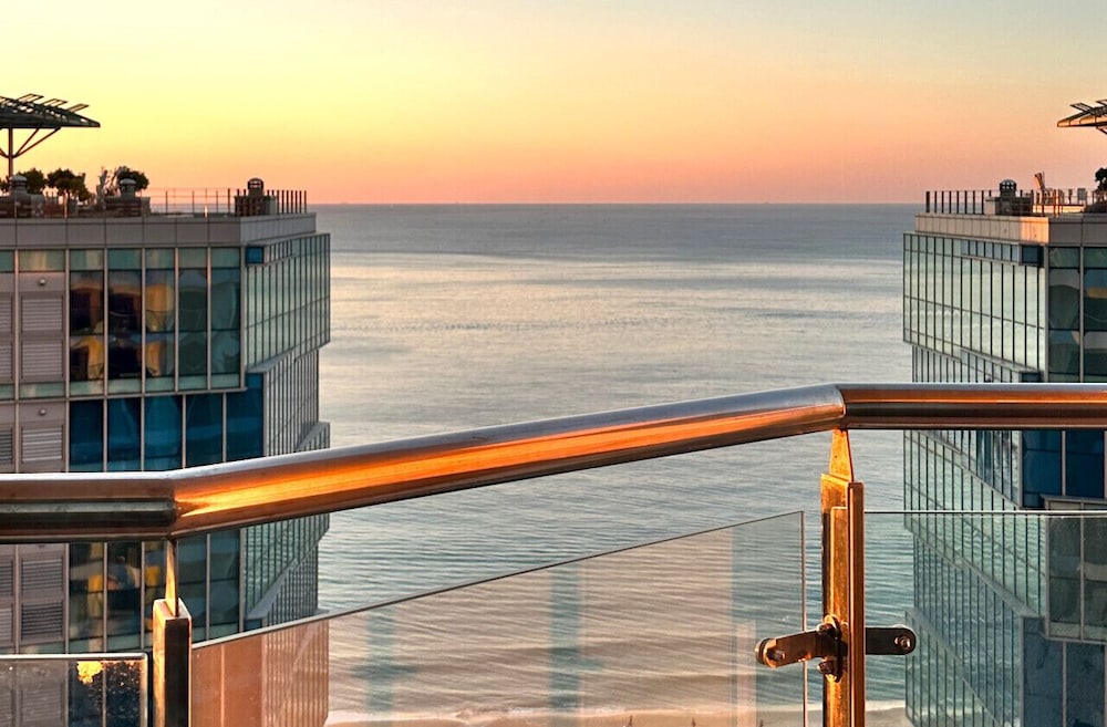Y Collection Haeundae Beach 26/32