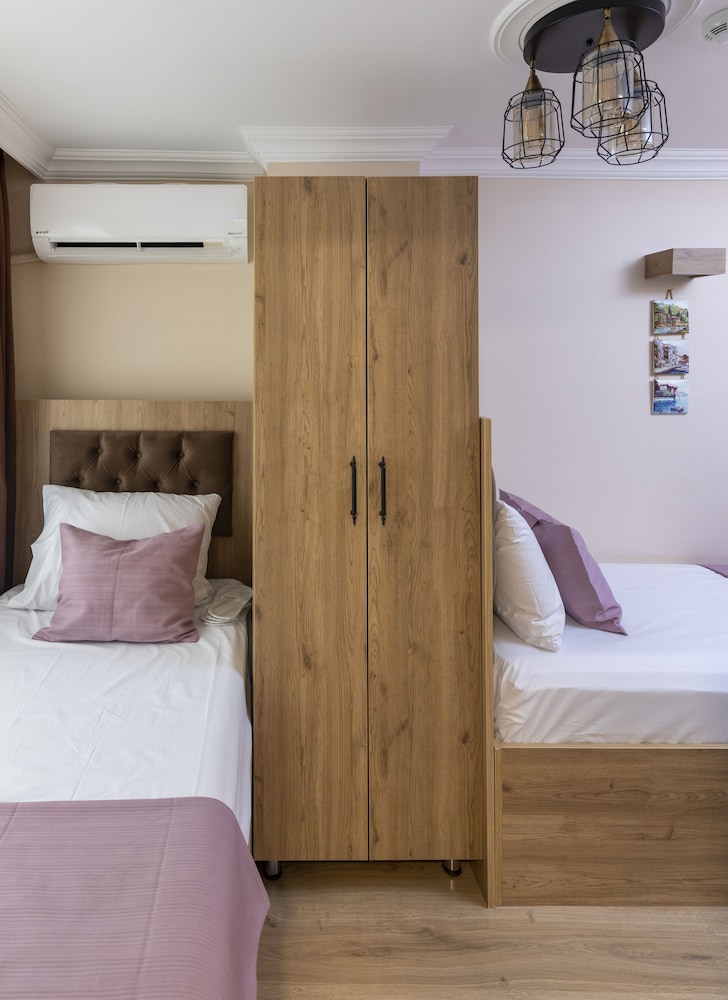 GREY HOUSE HOTEL 15/31