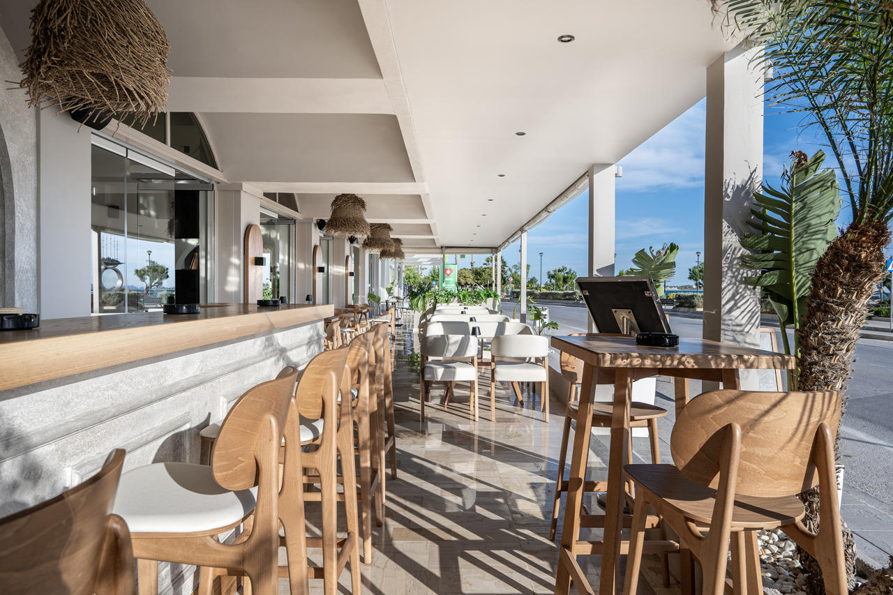 Zephyros Hotel 33/39
