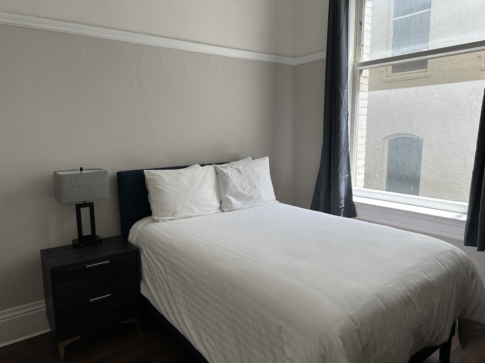 Hotel Ikon 24/52